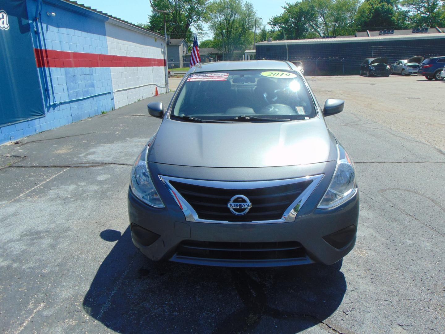 2019 Nissan Versa (3N1CN7AP7KL) , located at 2105 Dixie Hwy, Louisville, KY, 40210, (502) 772-3333, 38.220932, -85.795441 - Photo#2